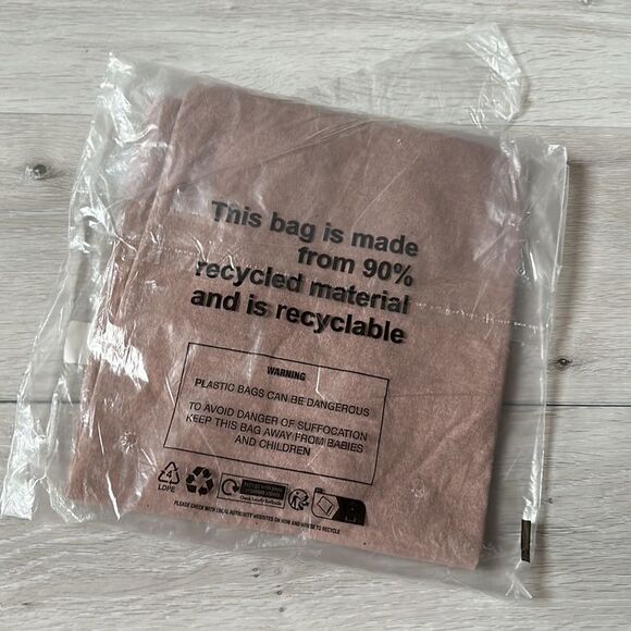 PrettyLittleThings Mocha Huntington Beach Back Print Oversized‎ Tee S NWT IN PKG - Picture 7 of 7